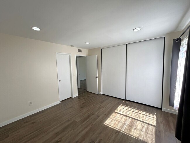 Building Photo - COUNTRY MILE RD POMONA 91766 (2 BED / 2 BATH)