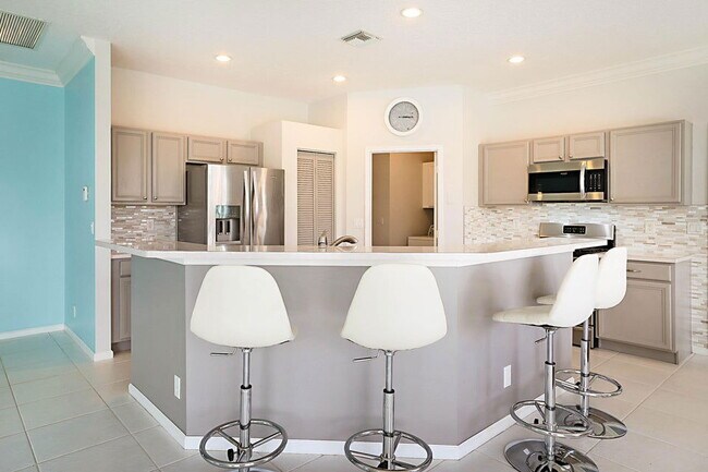 Building Photo - 1422 Fairway Cir