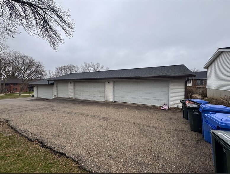 Building Photo - 2355 Chalet Gardens Rd