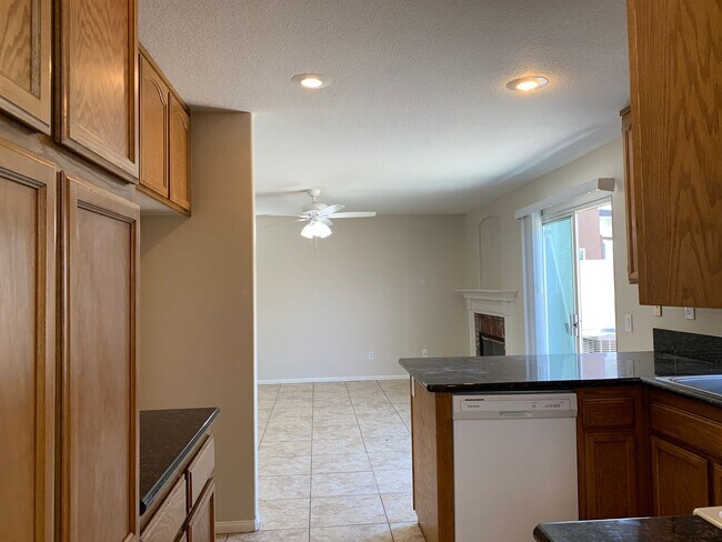 Building Photo - Newly updated 3 bedroom home in Menifee av...