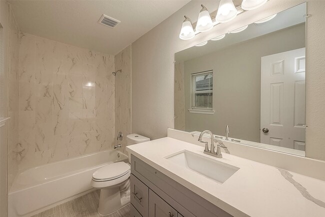 Building Photo - 5755 Heron Dr