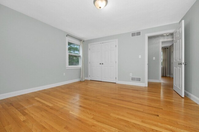 Building Photo - 2 Minuteman Ln