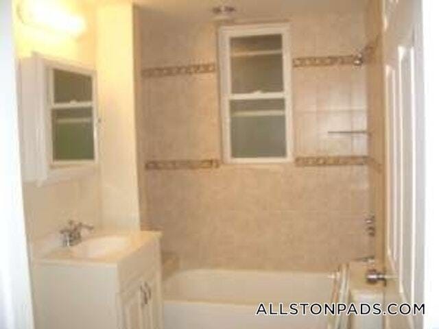 Building Photo - 86 Easton St