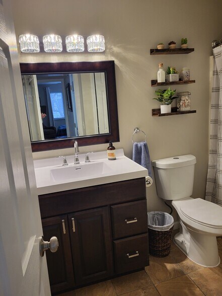 Building Photo - 950 E Rue de la Banque St