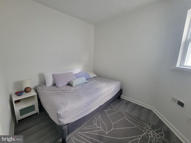 Building Photo - 5418 Baltimore Ave