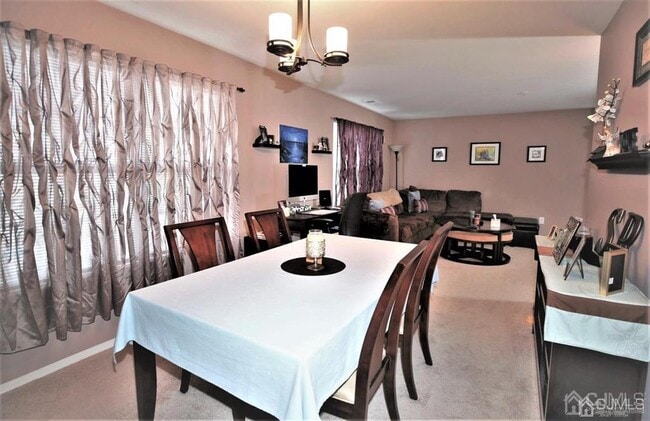 Building Photo - 1303 Blossom Cir