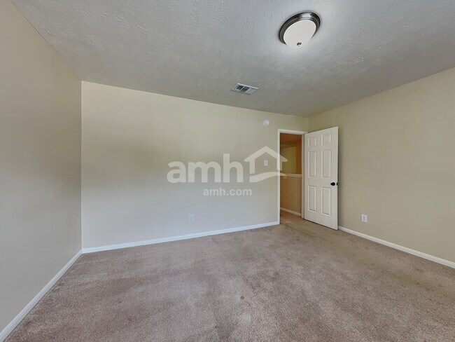 Building Photo - 7010 Durango Dr