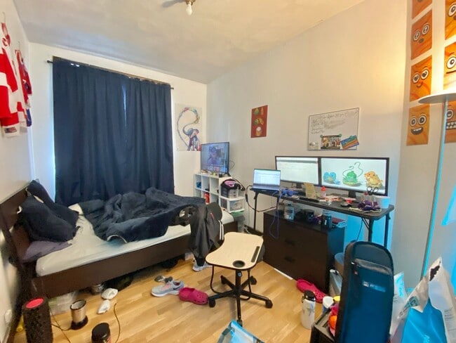 Building Photo - Awesome value four bedroom in Brookline