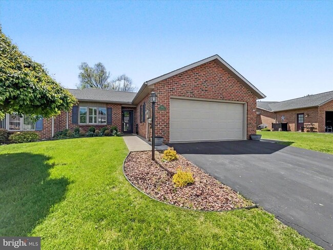 Building Photo - 330 Parkwood Dr