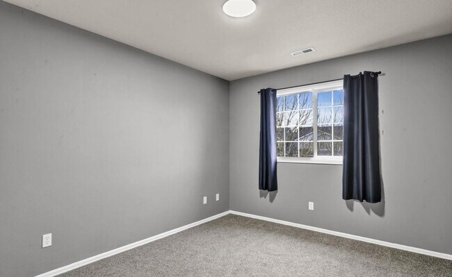 Building Photo - Beautiful 4 Bedroom Home in Desirable Willamette Landing!!