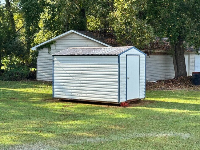 Building Photo - 101 Rustling Wind Drive