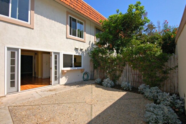 Building Photo - Beautiful Bright 3BR/2.5BA Condo in Tanglewood!!