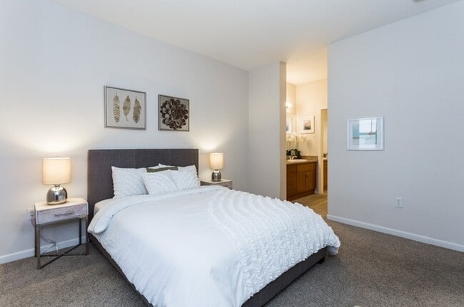 Building Photo - EPIC REA:  2BR/2B Beautiful Condo w/ 2 Parking Spaces in the Heart of Emeryville