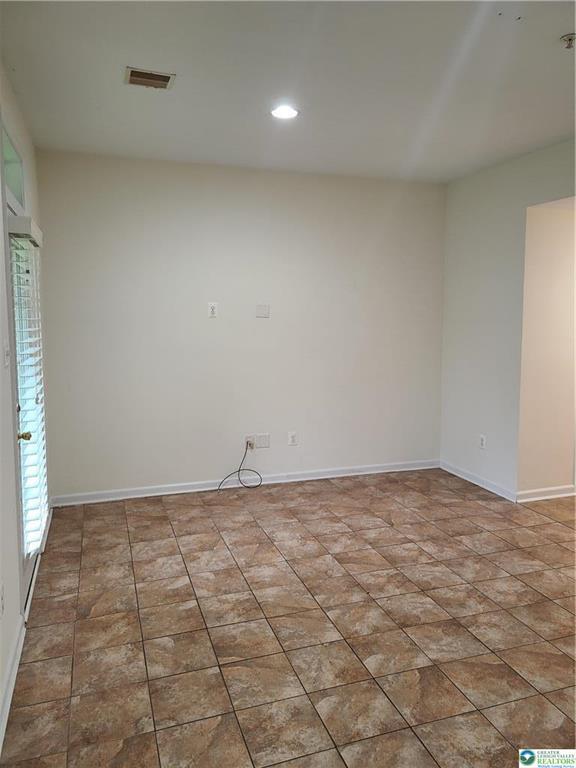 Building Photo - 1600 Oakridge Ln