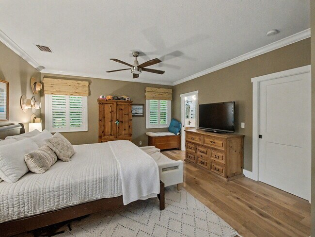 Building Photo - 8121 SE Orchard Terrace