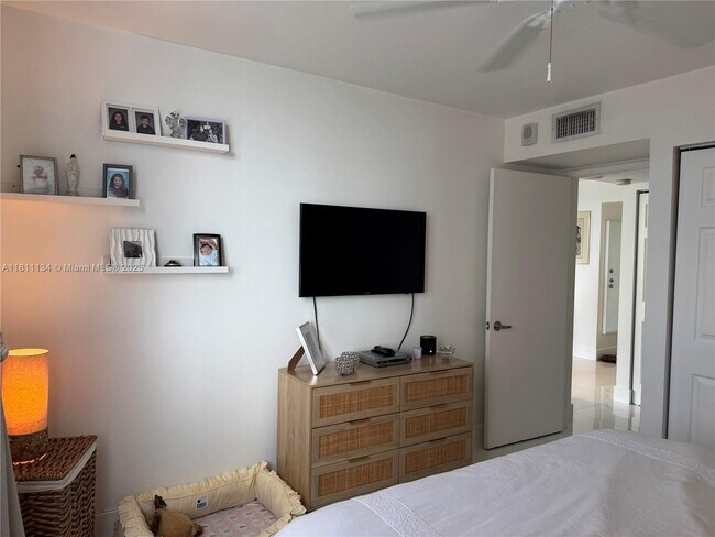 Building Photo - 770 Claughton Island Dr
