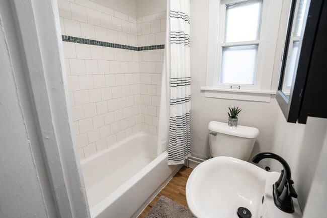 Building Photo - 1529 N Jefferson St