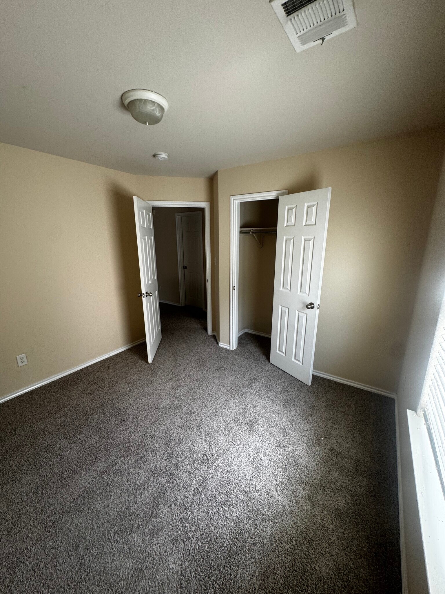 Building Photo - 380 Woodgrove Dr
