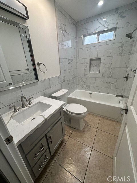 Building Photo - 1318 W 131st St