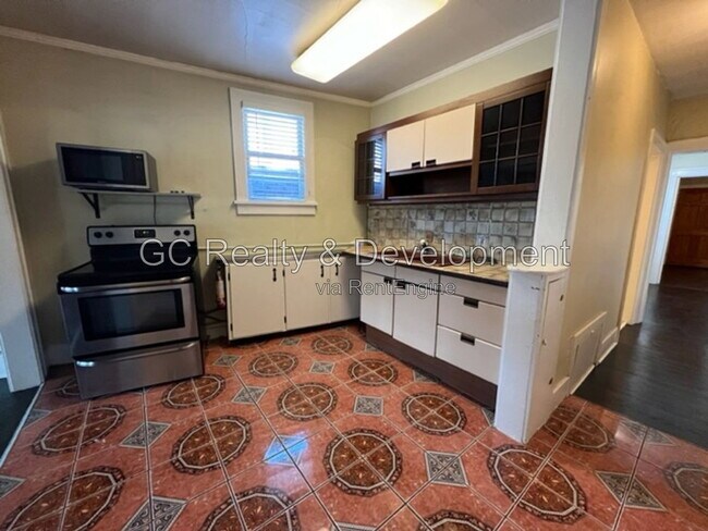 Building Photo - 534 Crescent Blvd