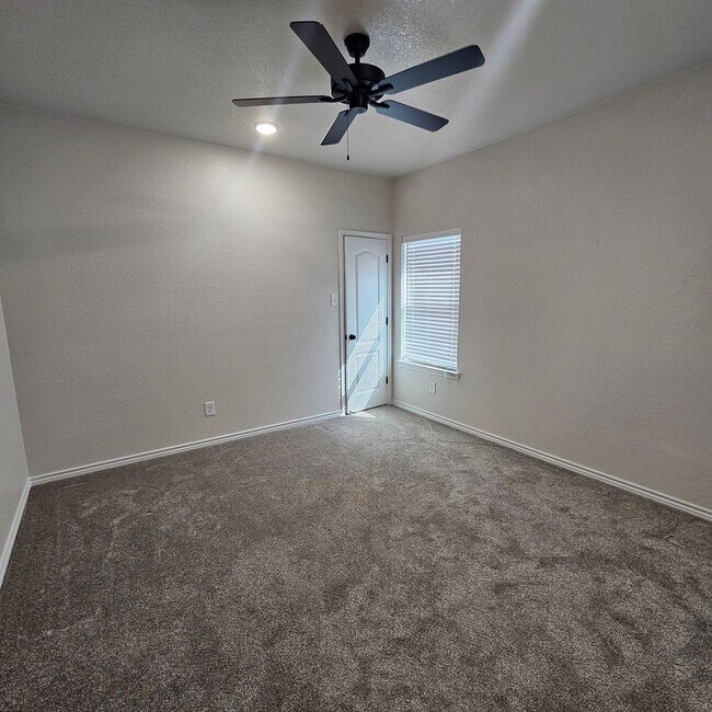 Building Photo - Beautiful new custom home