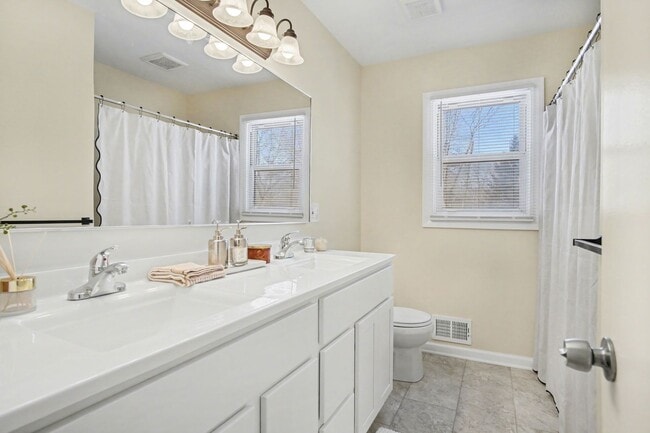 Building Photo - 3 Bedroom, 1 Bath Single Family Home!