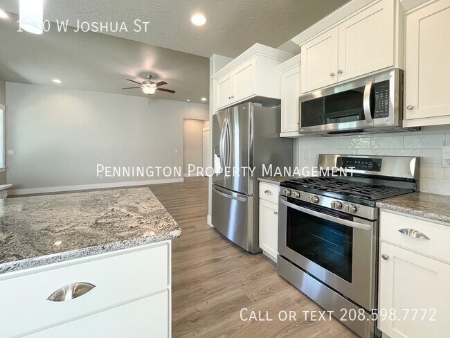 Building Photo - 1330 W Joshua St
