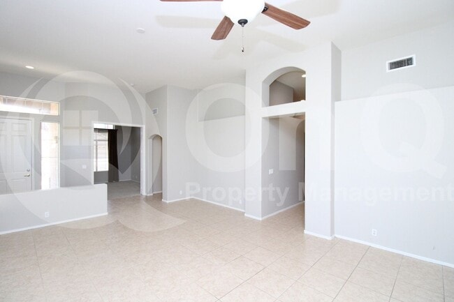 Building Photo - 5997 W Aurora Dr