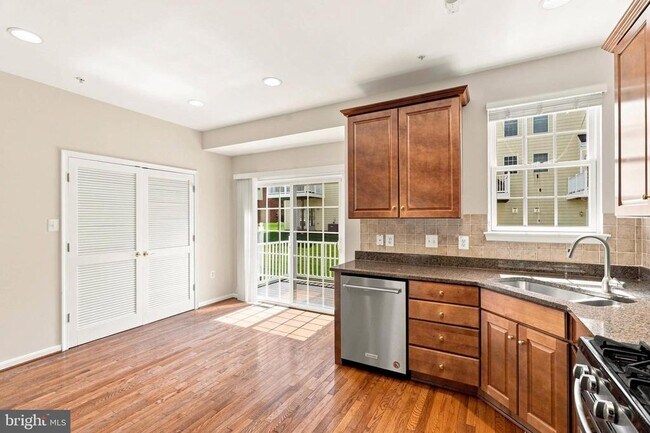 Building Photo - 107 Hearth Ct