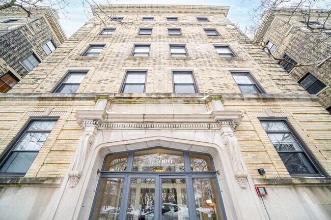 Building Photo - 1000 Hudson St