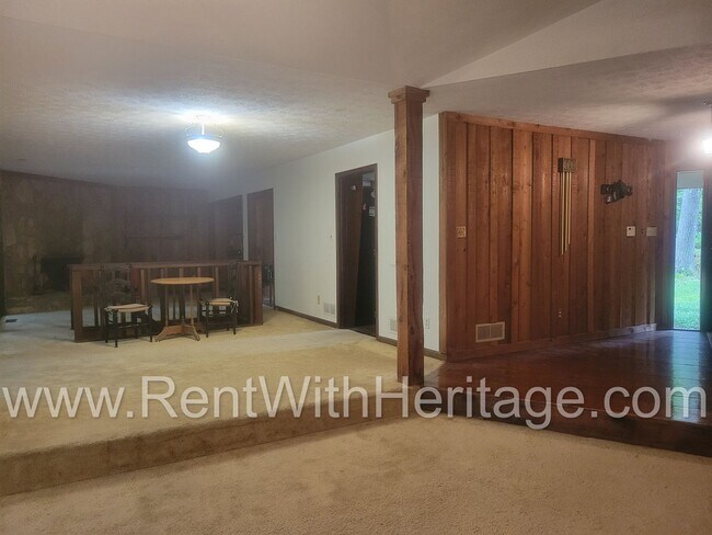 Building Photo - 1050 Flamingo Dr