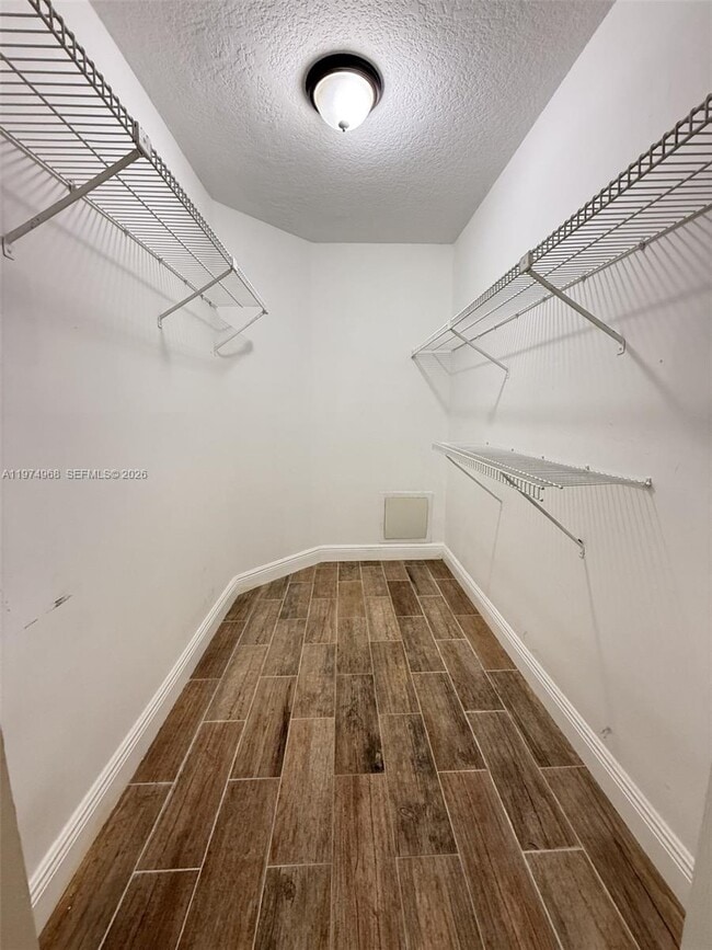 Building Photo - 811 Lyons Rd