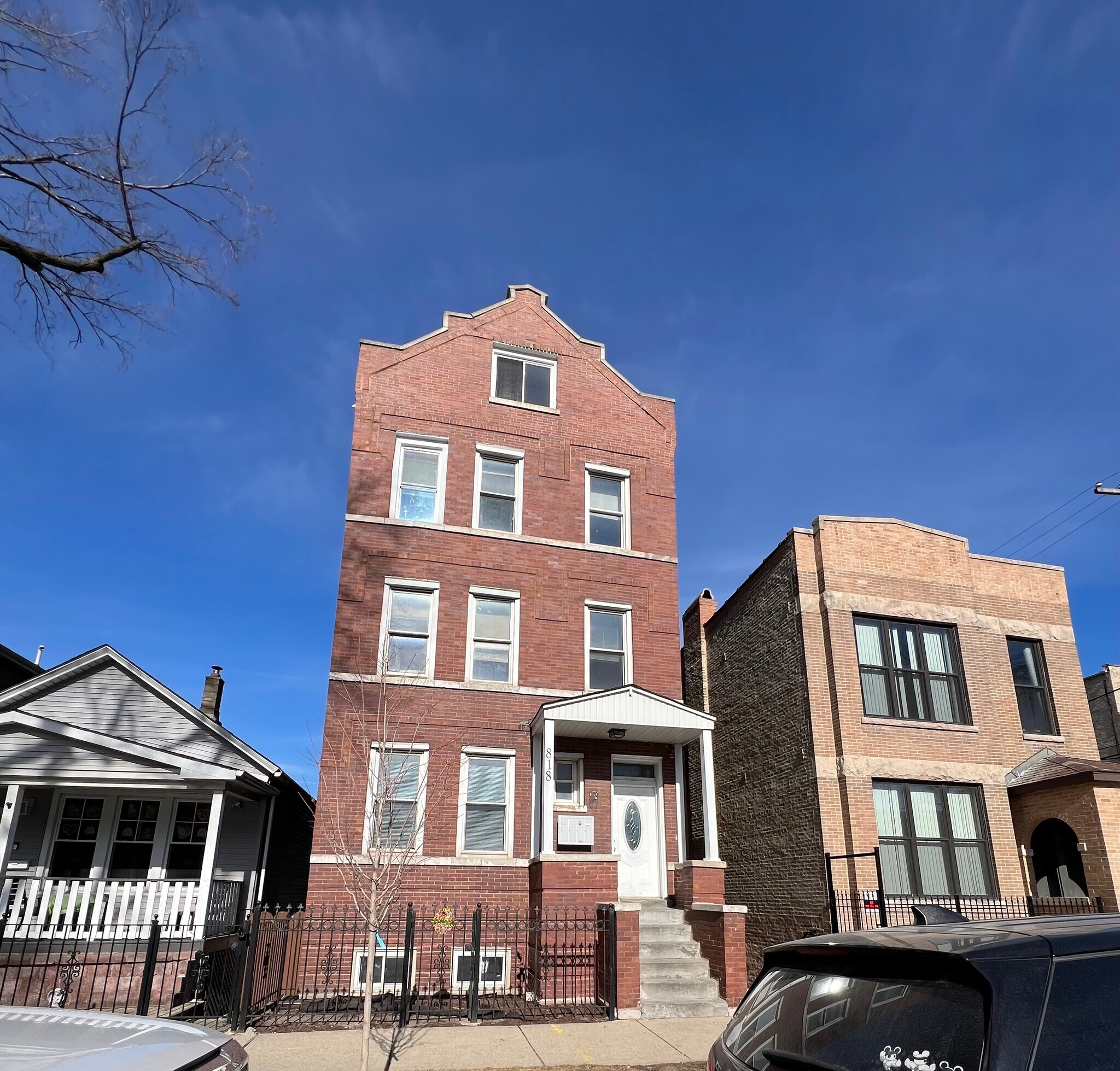 Building Photo - 818 W 33rd Pl