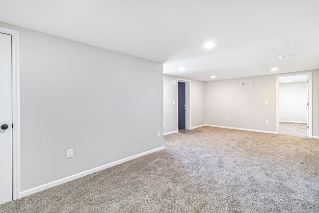 Building Photo - 181 SE State Rte 13