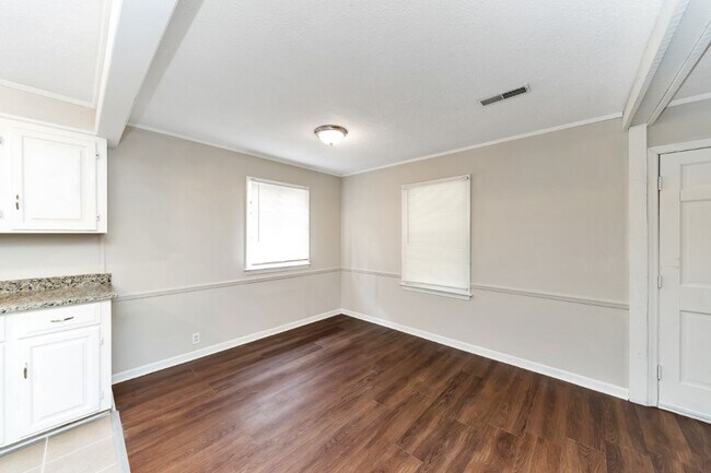 Building Photo - Hot Listing! Modern 3BR/2BA in Talladega –...