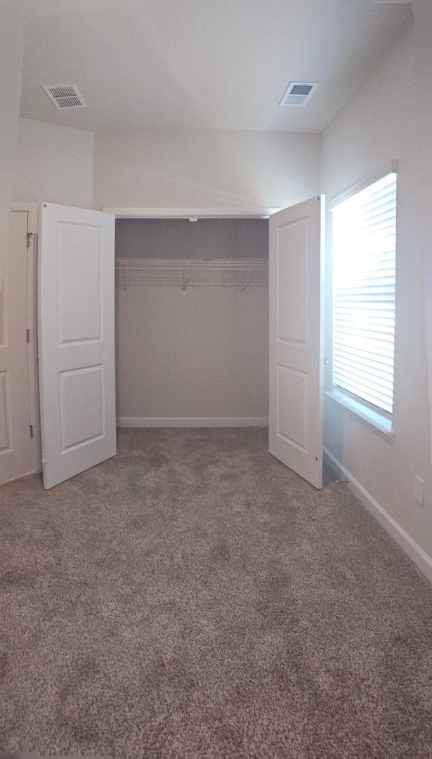 Building Photo - A Place to Call Home in Cypress Ridge 3 Bedroom Rental