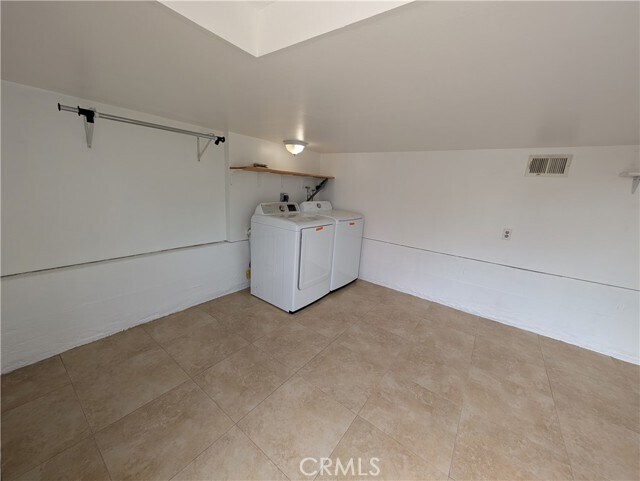 Building Photo - 1108 E Altadena Dr