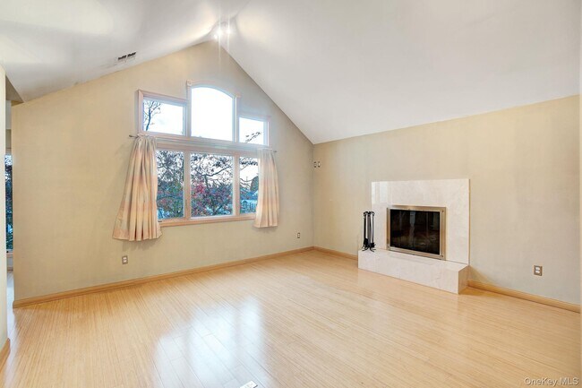 Building Photo - 8 Pearl St