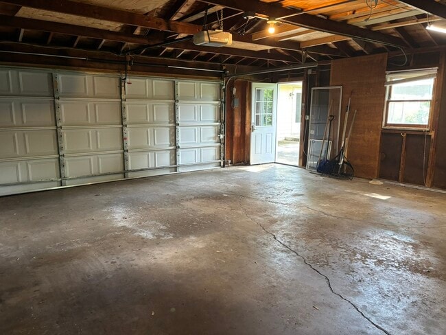 Building Photo - 541 Cypress Dr