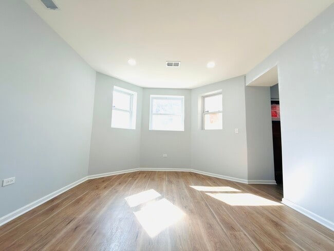 Building Photo - 2344 W Cortez St