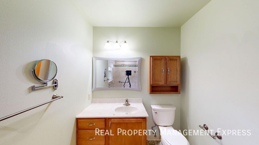 Building Photo - 4 Bedroom, 2 Bathroom Home for Rent in Sioux Falls