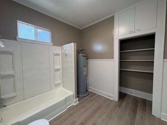 Building Photo - 511 Kirby Pl