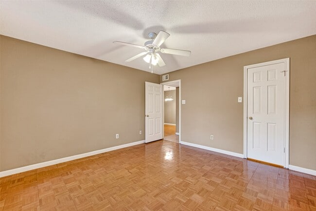 Building Photo - 1311 Antoine Dr