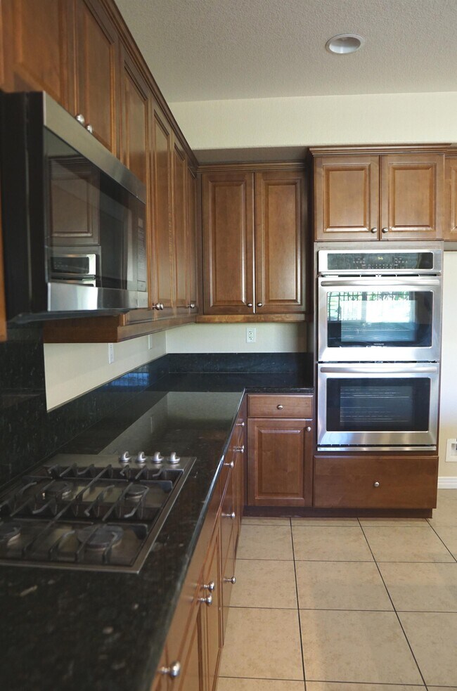 Building Photo - 35579 Domani Dr