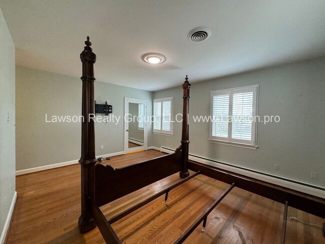 Building Photo - Spacious South Roanoke Home with Lawn Care Included