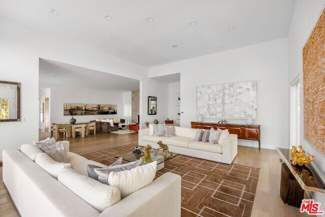 Building Photo - 2600 Carman Crest Dr