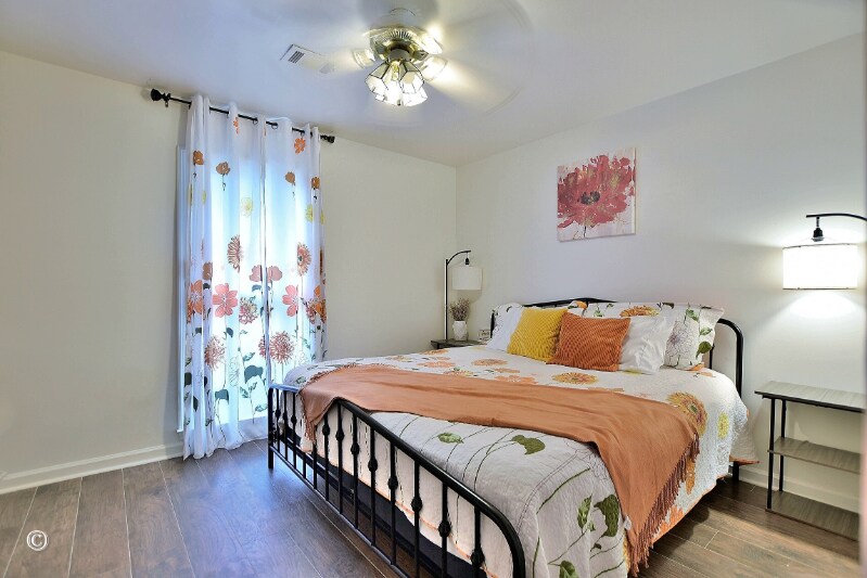 Building Photo - 4660 Woodmere Ln