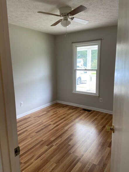 Building Photo - 64 Hallmark Dr