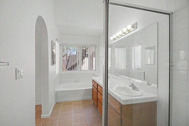 Building Photo - 2054 Cardigan Ave