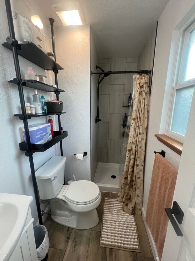 Building Photo - Stylish 3Bd 2Ba Sheridan Green Gem Near Pa...